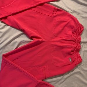 Size small hot pink figs scrub bottom